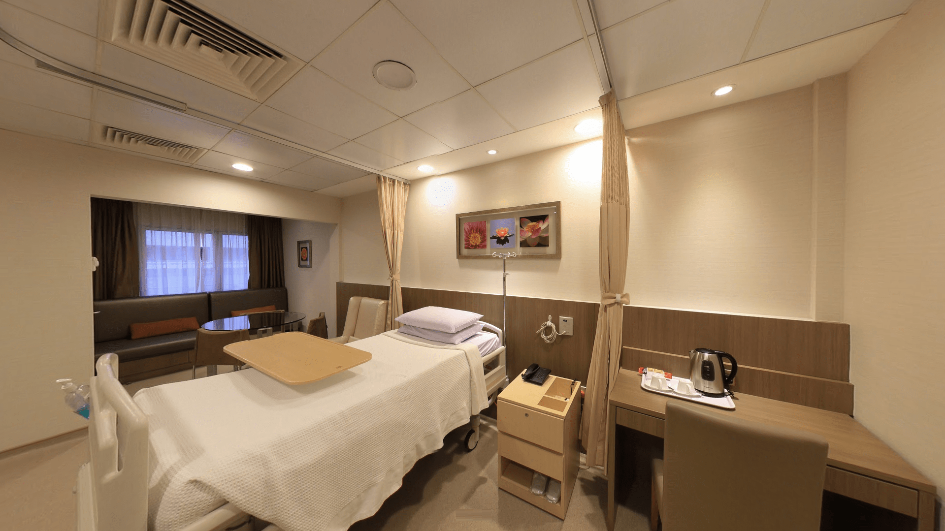 Thomson Medical Centre super deluxe room