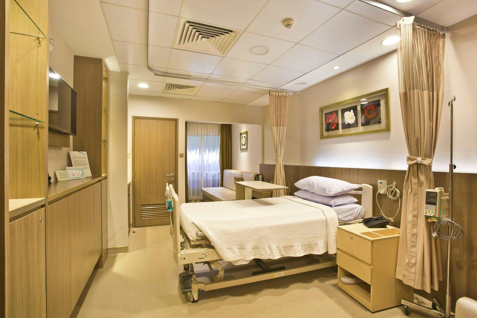 Thomson Medical Centre single bedded room